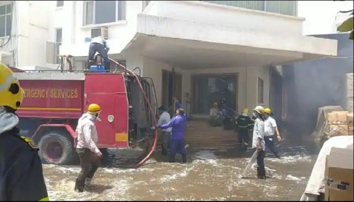 सैनिटाइजर फैक्ट्री में लगी आग