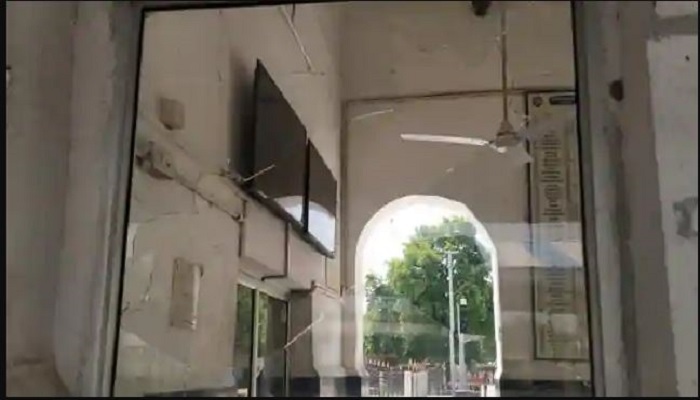 उन्नाव स्टेशन पर पथराव
