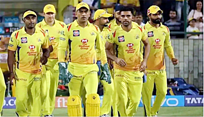 MS Dhoni with CSK Team