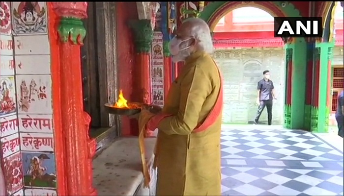 पीएम मोदी हनुमानगढ़ी मंदिर में