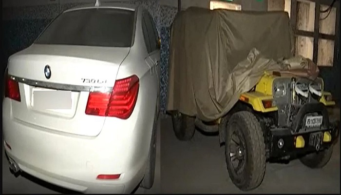 लखनऊ की अंडर ग्राउंड पार्किंग में 90 लावारिस गाड़ियां मिली 90 unclaimed vehicles in the underground parking of Lucknow