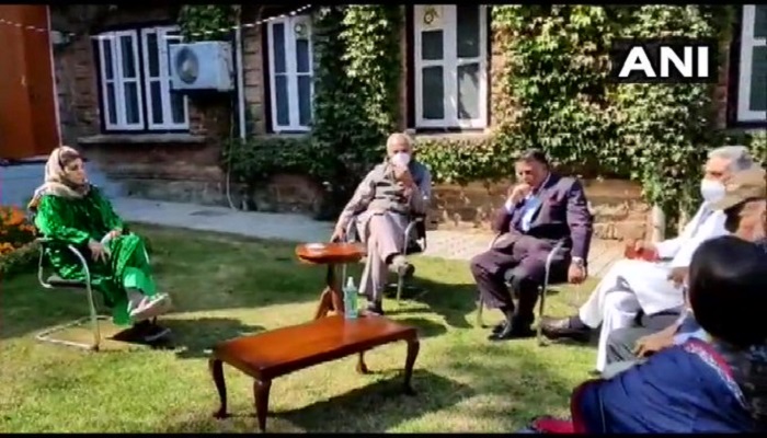 जम्मू-कश्मीर की पूर्व मुख्यमंत्री महबूबा मुफ्ती PDP chief Mehbooba Mufti meets party leaders