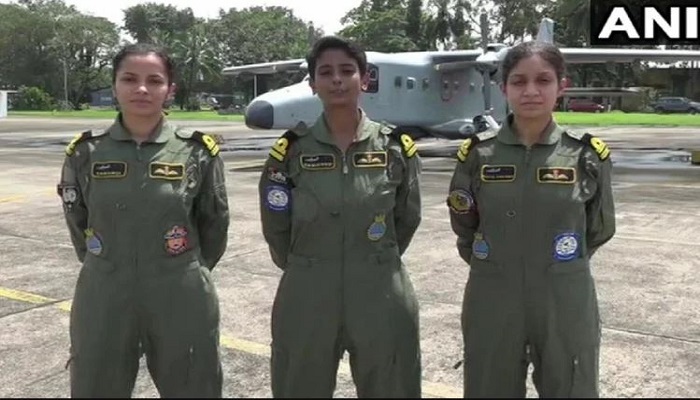 नौसेना की तीन महिला पायलटों ने रचा इतिहास Three navy women pilots