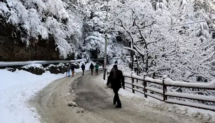 केलांग में सीजन की पहली बर्फबारी first snowfall of season in Keylong