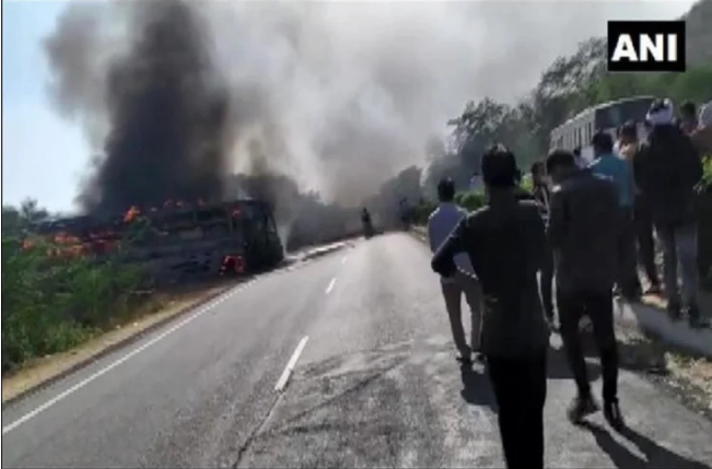 दिल्ली-जयपुर हाईवे पर बस में लगी आग Bus caught on Delhi-Jaipur highway
