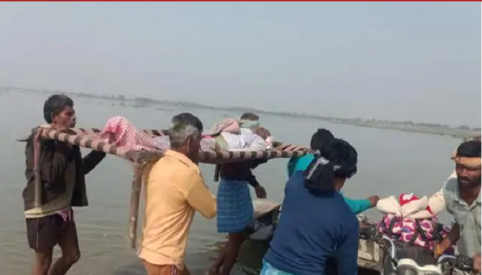 गंडक में नाव डूबने से एक की मौत One killed by boat sinking in Gandak