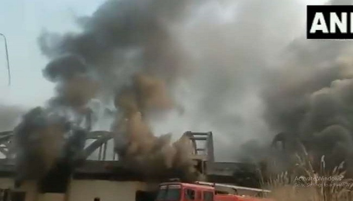 फैक्टरी में लगी भीषण आग fire broke out in the factory