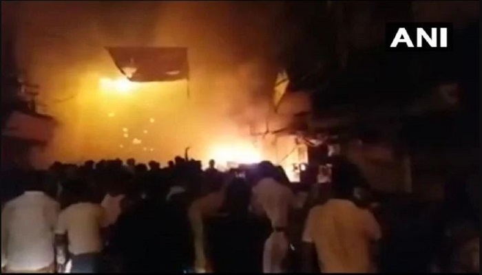कोलकाता के स्लम एरिया में लगी भीषण आग Fierce fire in Kolkata's slum area