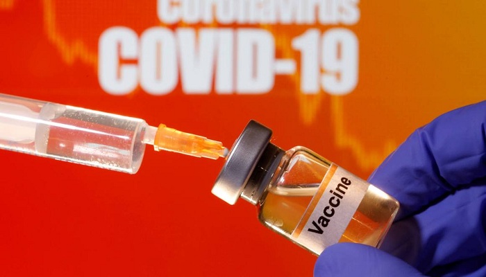 औरैया के जिलाधिकारी ने लगवाया कोविड का टीका Corona vaccine