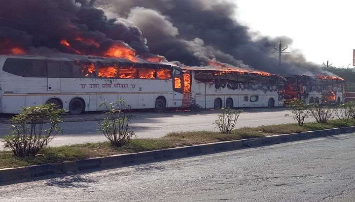 Fire in three luxury buses of roadways