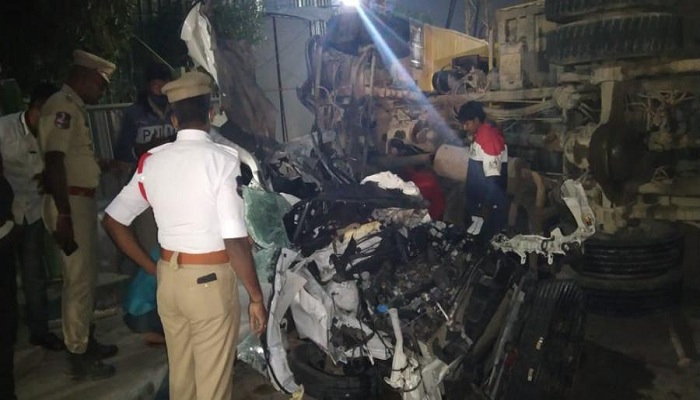 हैदराबाद सड़क हादसे में चार युवकों की मौत Hyderabad road accident