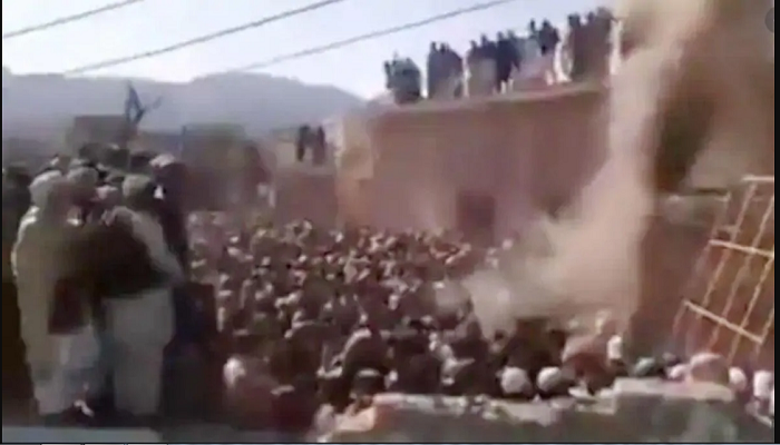 Crowd demolishes Hindu temple