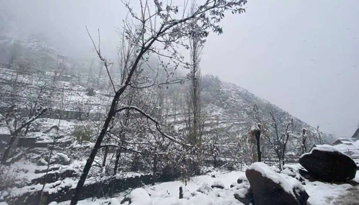 जम्मू-कश्मीर में बर्फबारी snowfall in Jammu and Kashmir