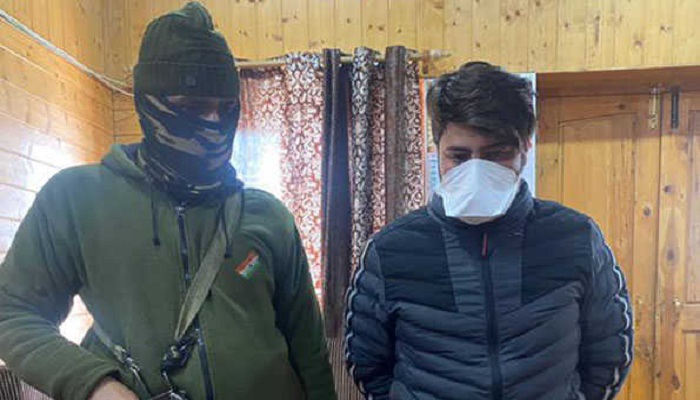 ड्रग तस्कर हेराेइन व भांग के साथ गिरफ्तार Jammu and Kashmir Police arrested four drug smugglers