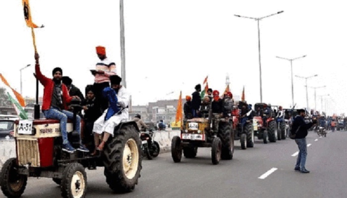 किसानों का जत्था ट्रैक्टर-ट्रालियों के साथ दिल्ली रवाना Farmers' batch leaves Delhi with tractor-trolleys