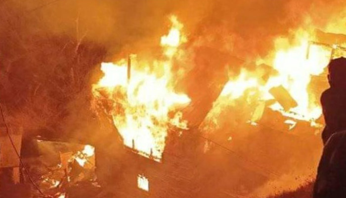 वैशाली जिले में 15 घर जलकर राख