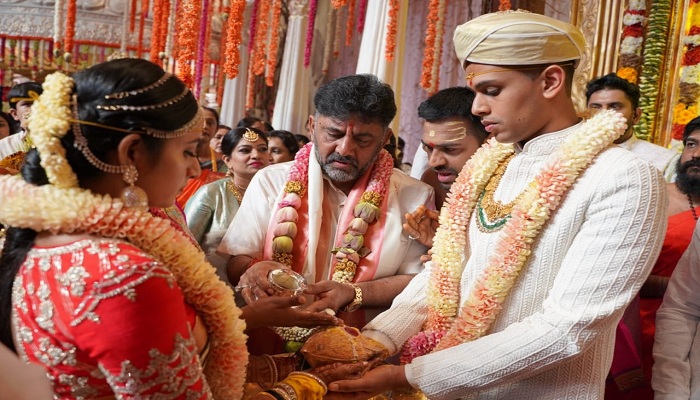 डीके शिवकुमार की बेटी ने रचायी शादी DK Shivakumar's daughter marries