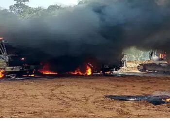 Naxalites set fire
