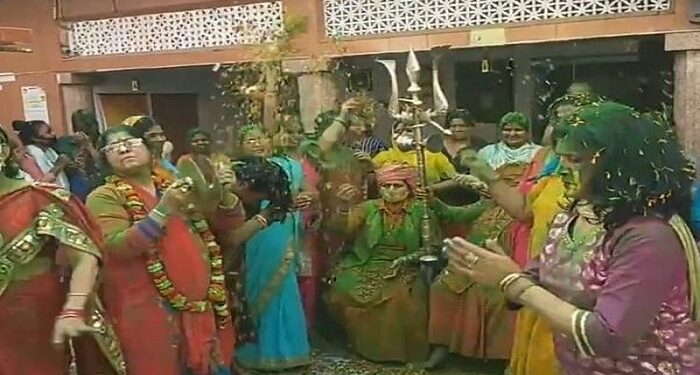 holi celebration in lucknow