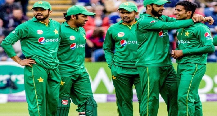 Pakistan's legendary players out of critical competition