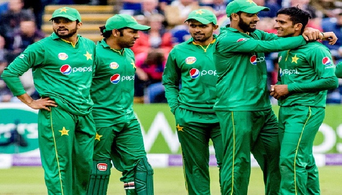 Pakistan's legendary players out of critical competition