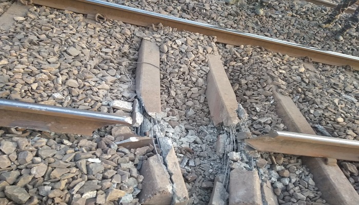 Naxalites blow up railway track