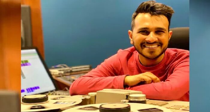 Famous singer 'V Kapoor' who is going to knock soon with new songs