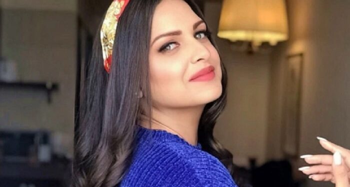 Bigg Boss fame Himanshi Khurana took the first dose of Corona vaccine