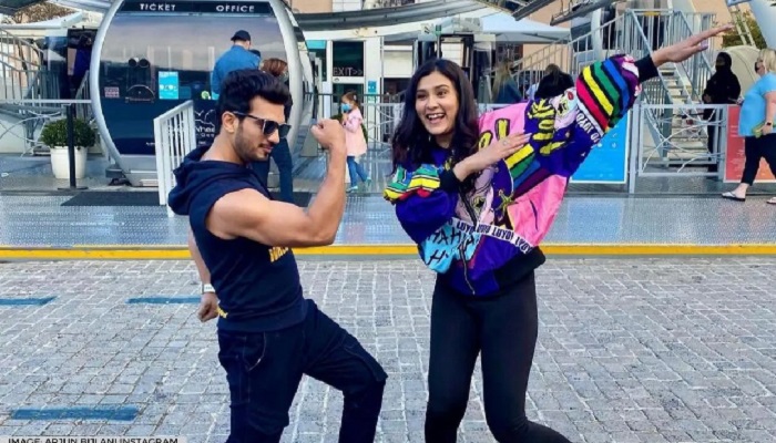 In Cape Town, Arjun Bijlani along with Aastha Gill put splash in their songs