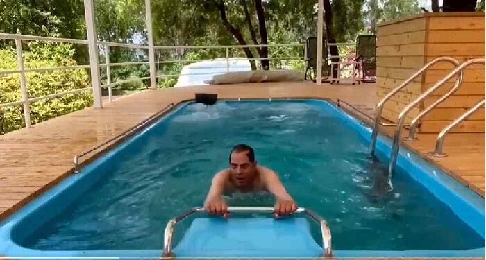 Dharmendra was seen working out in the swimming pool at the age of 85