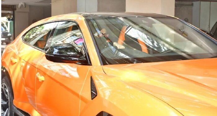 Actor Ranveer Singh came with his new luxurious car