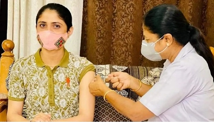 Singer Geeta Rabari had to get vaccinated at home expensive