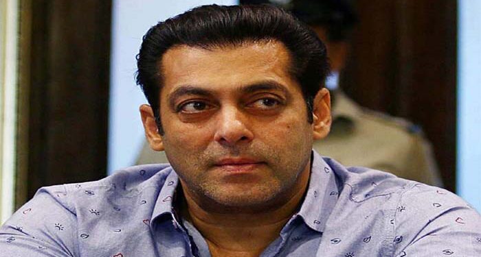 Salman once again showed generosity, gave financial help to the needy people