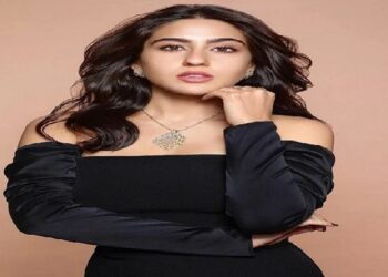 Sara Ali Khan created panic in black dress