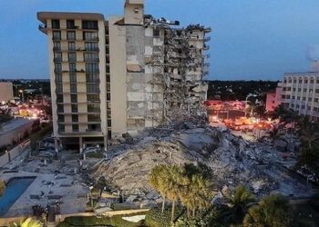 12-storey building collapses