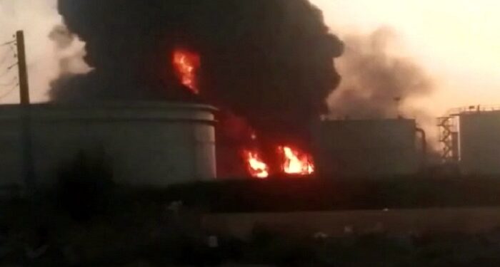fire in oil refinery