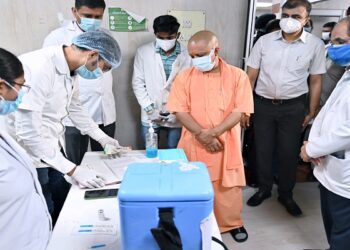 CM Yogi inspects vaccination center