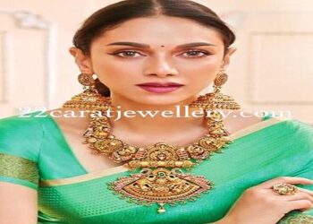 Aditi Rao shows off her oversized earrings collection