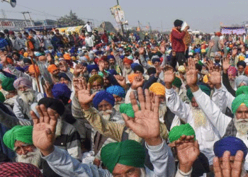 Farmers Protest: दिल्ली पुलिस ने किसानों को संसद मार्च की परमिशन देने से किया इंकार