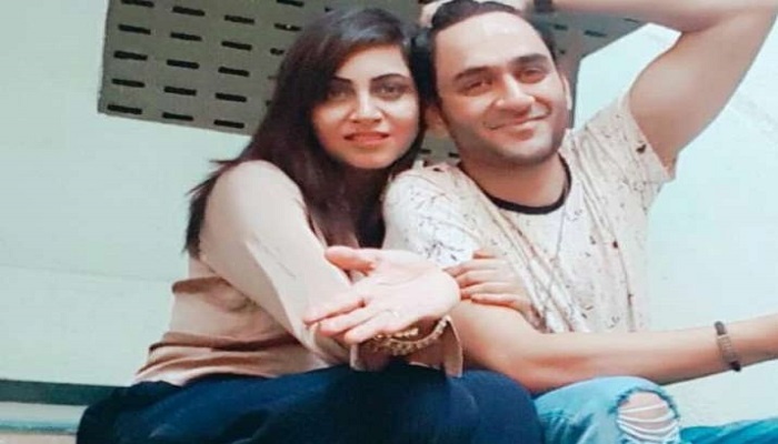 Arshi Khan-Vikas gupta