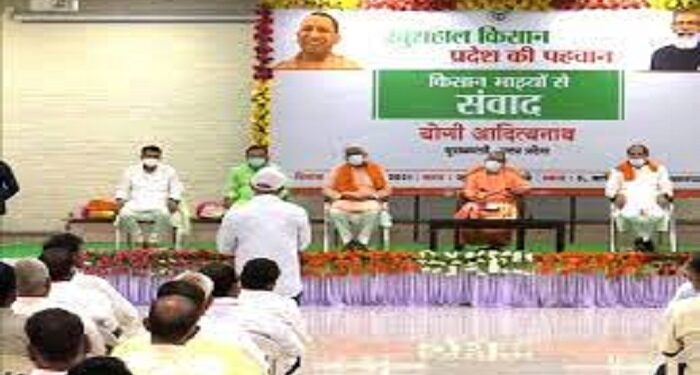 cm yogi with farmers