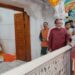 LUCKNOW, NOV 17 (UNI):- Uttarakhand Chief Minister Pushkar Singh Dhami offering prayers on at Hanuman Setu temple on his arrival in Lucknow on Wednesday. UNI PHOTO-111U