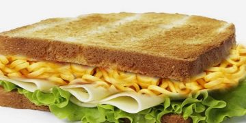 Cheezy Maggi Sandwich