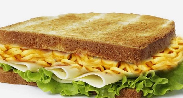 Cheezy Maggi Sandwich