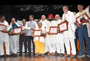 CM Yogi honored 20 farmers