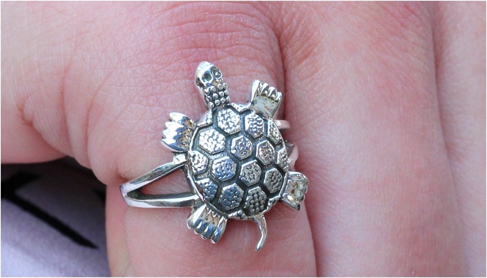 Tortoise ring how to wear Archives - Grehlakshmi