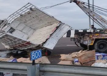 loader overturned