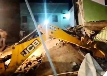 4-storey building collapse
