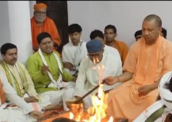 CM Yogi performed Havan by worshiping Mahagauri