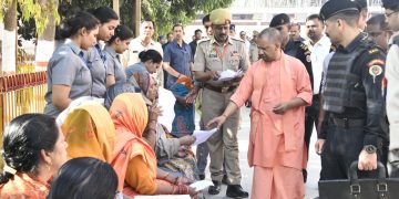 CM Yogi heard the problems in Janta Darshan
